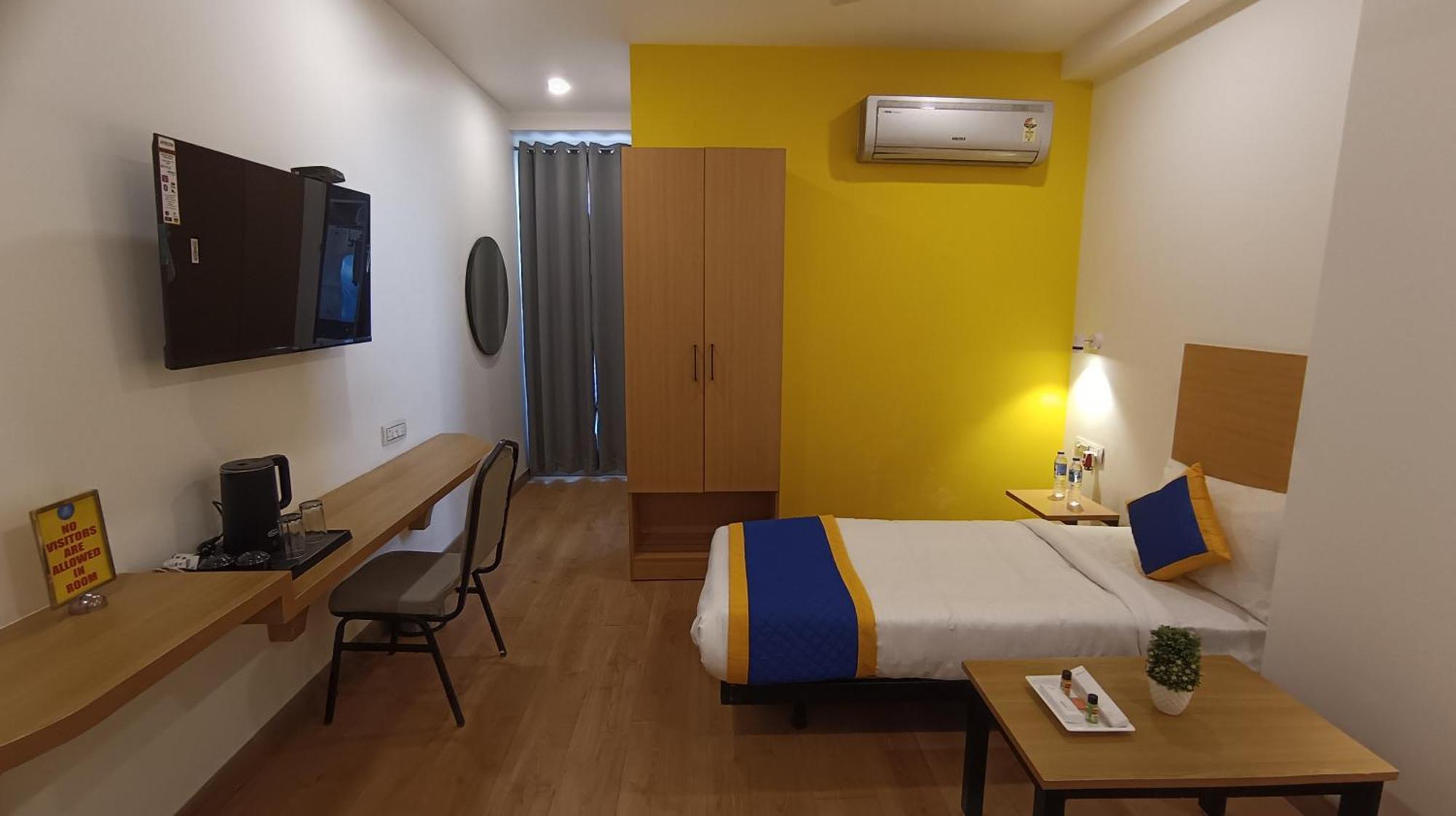 Aamantran Residency Hotel, Sohna Road, Sector 49, Gurugram Gurgaon Exterior photo