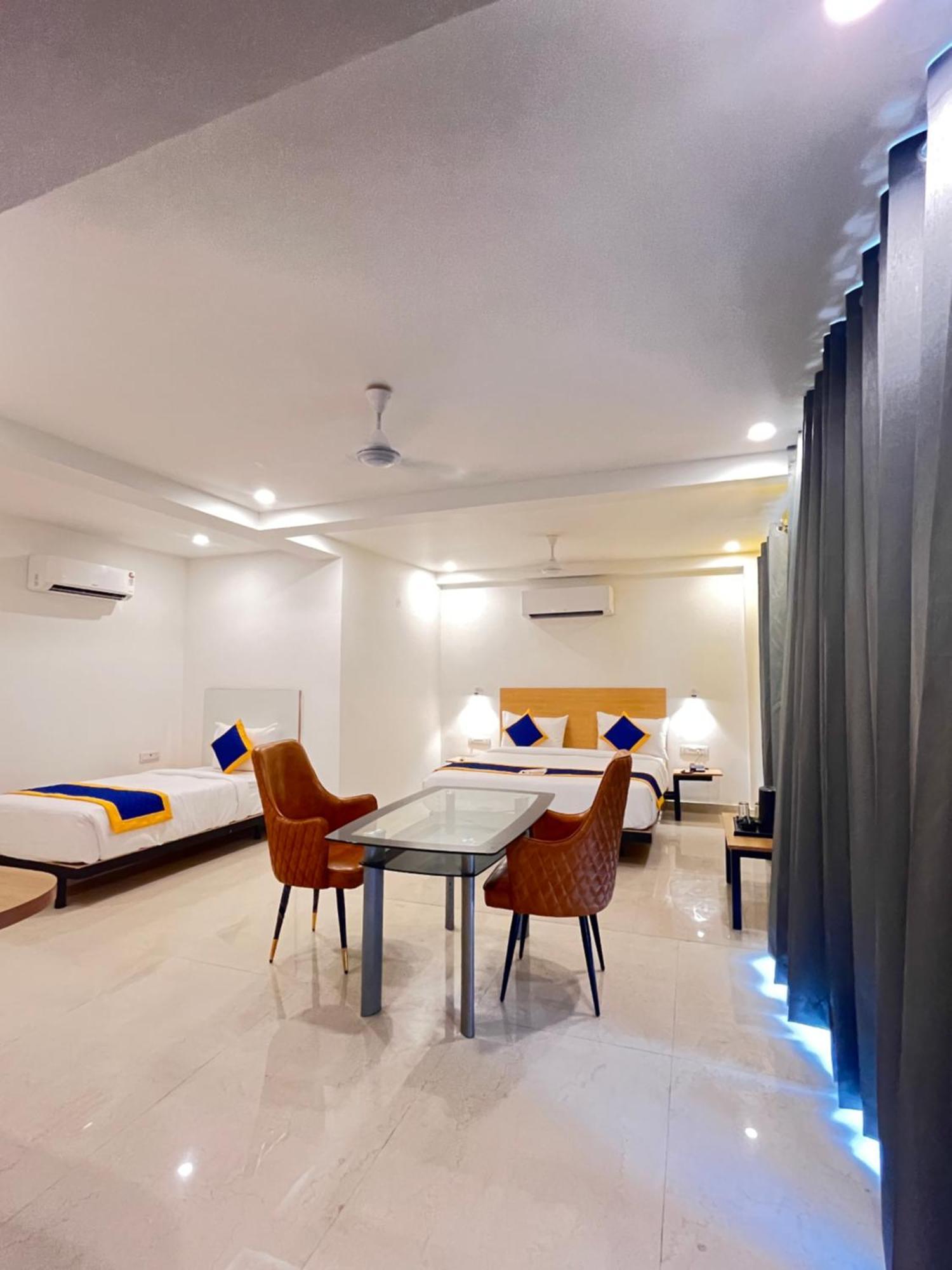 Aamantran Residency Hotel, Sohna Road, Sector 49, Gurugram Gurgaon Exterior photo