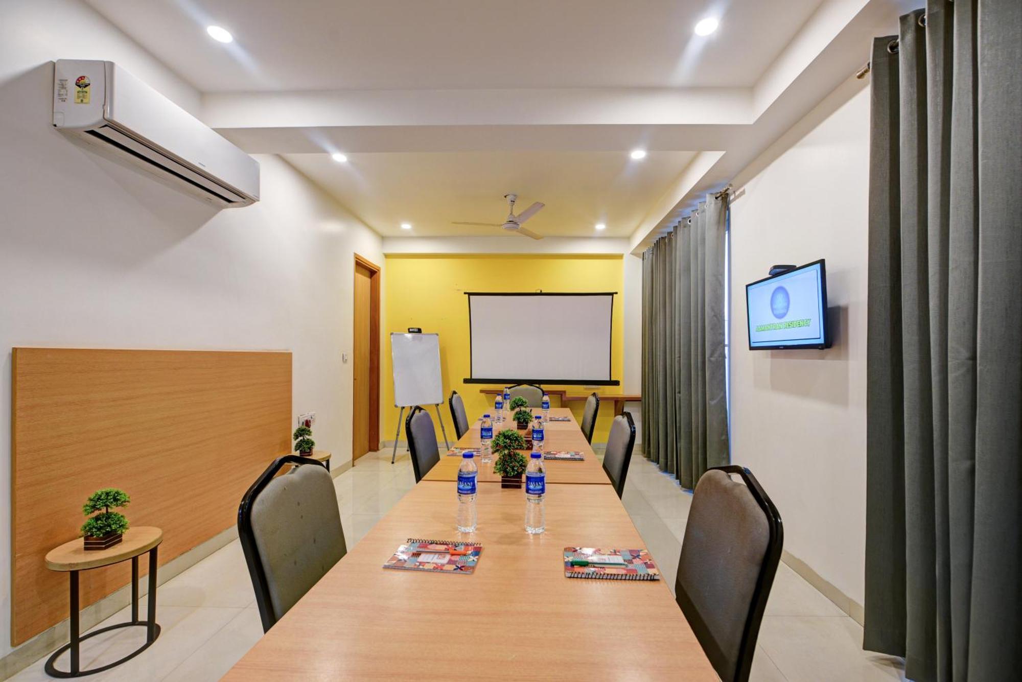 Aamantran Residency Hotel, Sohna Road, Sector 49, Gurugram Gurgaon Exterior photo