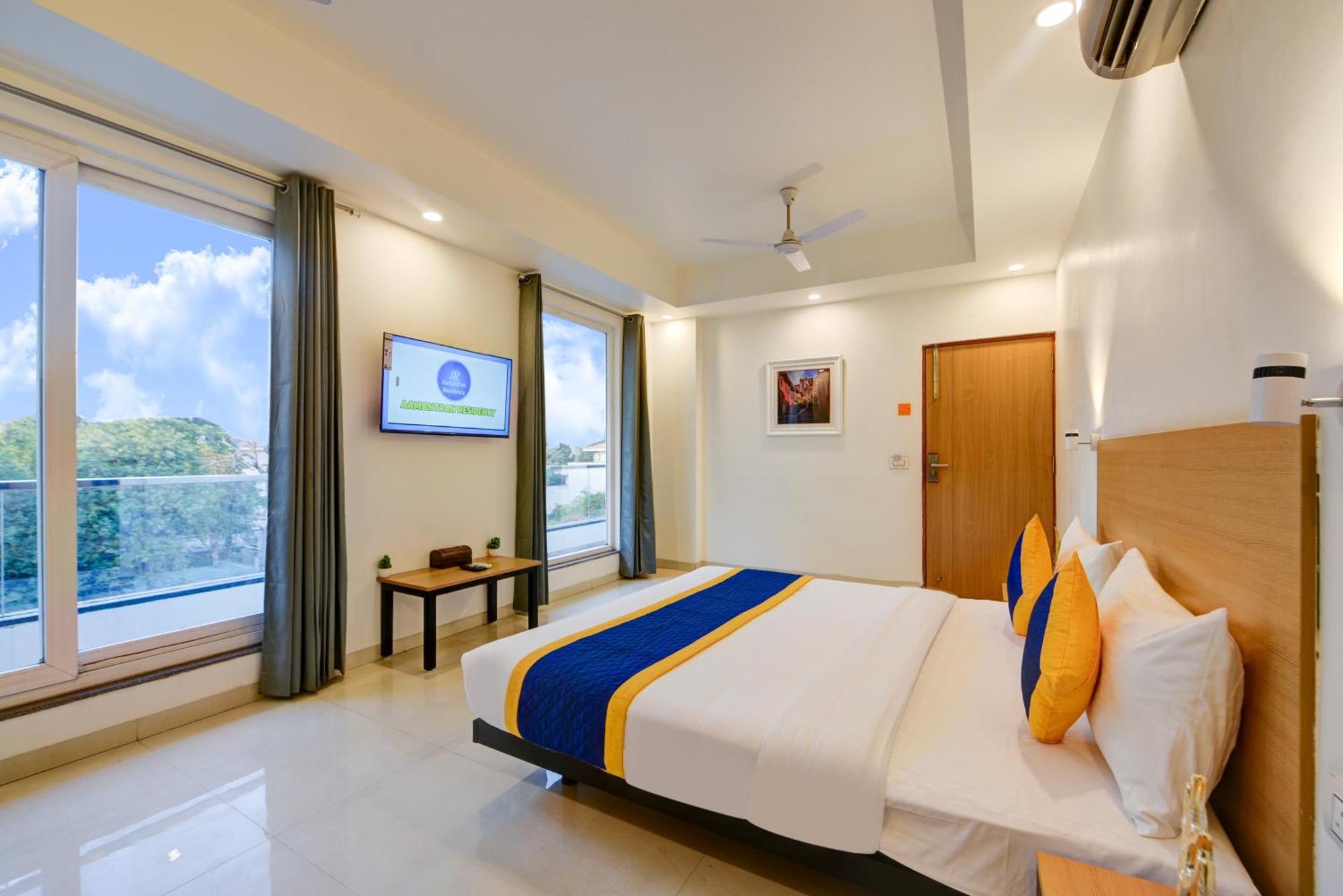 Aamantran Residency Hotel, Sohna Road, Sector 49, Gurugram Gurgaon Exterior photo