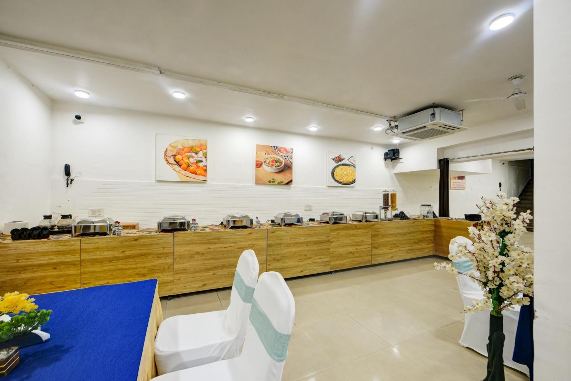 Aamantran Residency Hotel, Sohna Road, Sector 49, Gurugram Gurgaon Exterior photo